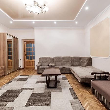 Akademika Hnatyuka Apartment Lviv Exterior photo