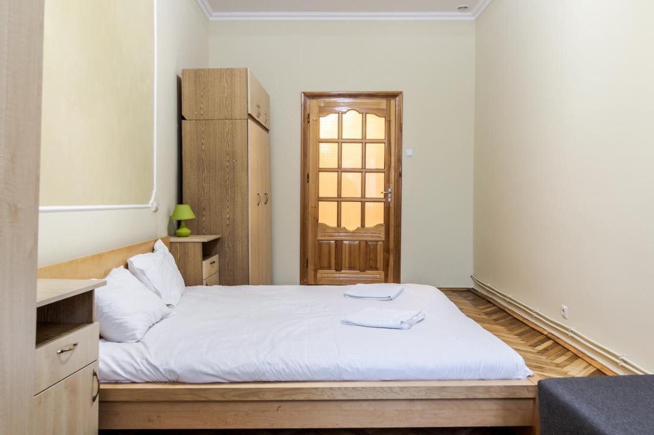 Akademika Hnatyuka Apartment Lviv Exterior photo