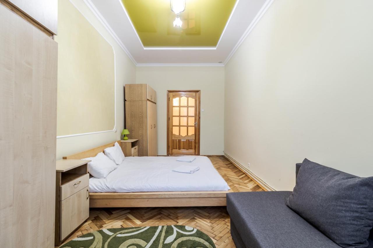 Akademika Hnatyuka Apartment Lviv Exterior photo