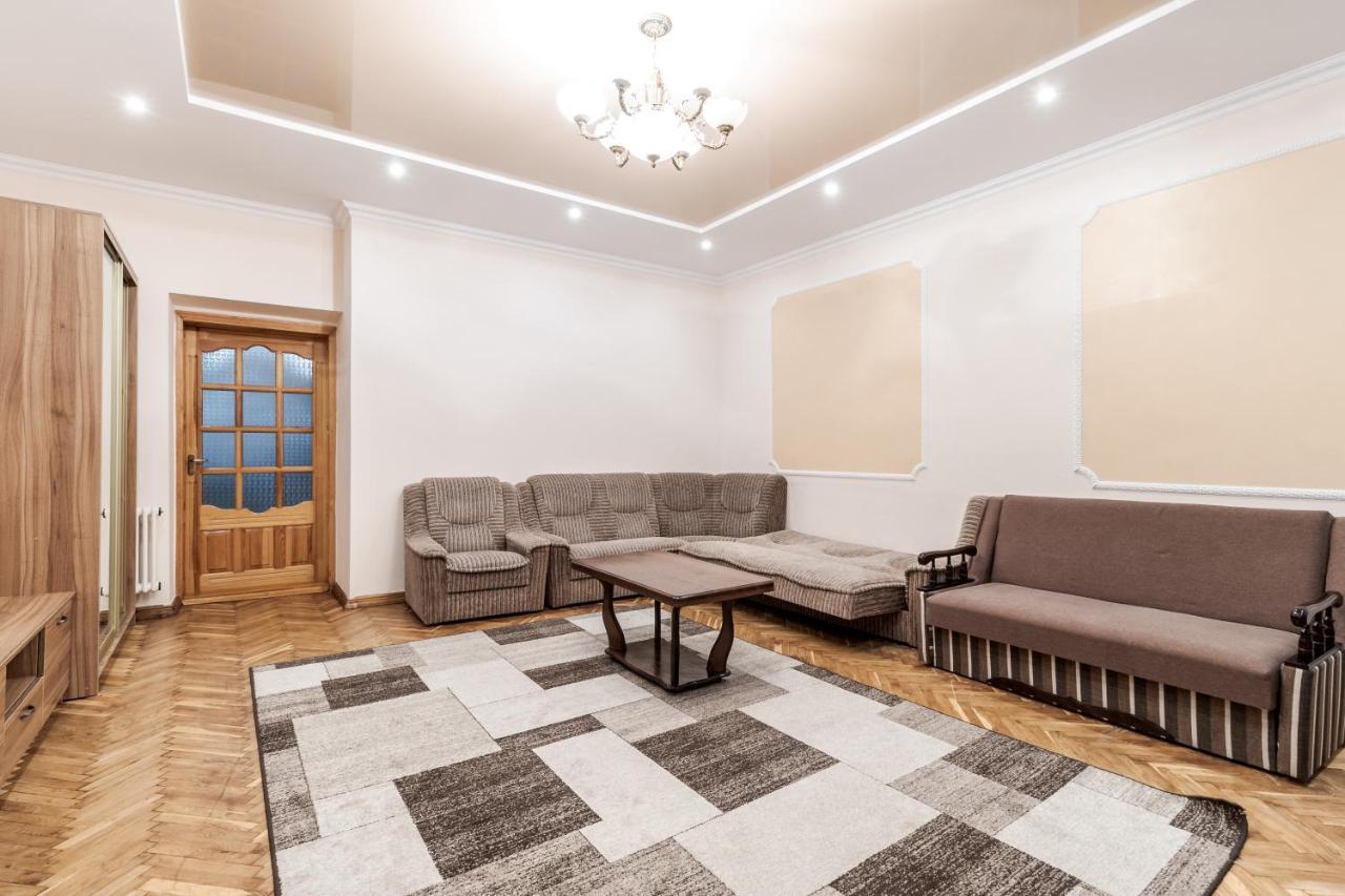 Akademika Hnatyuka Apartment Lviv Exterior photo