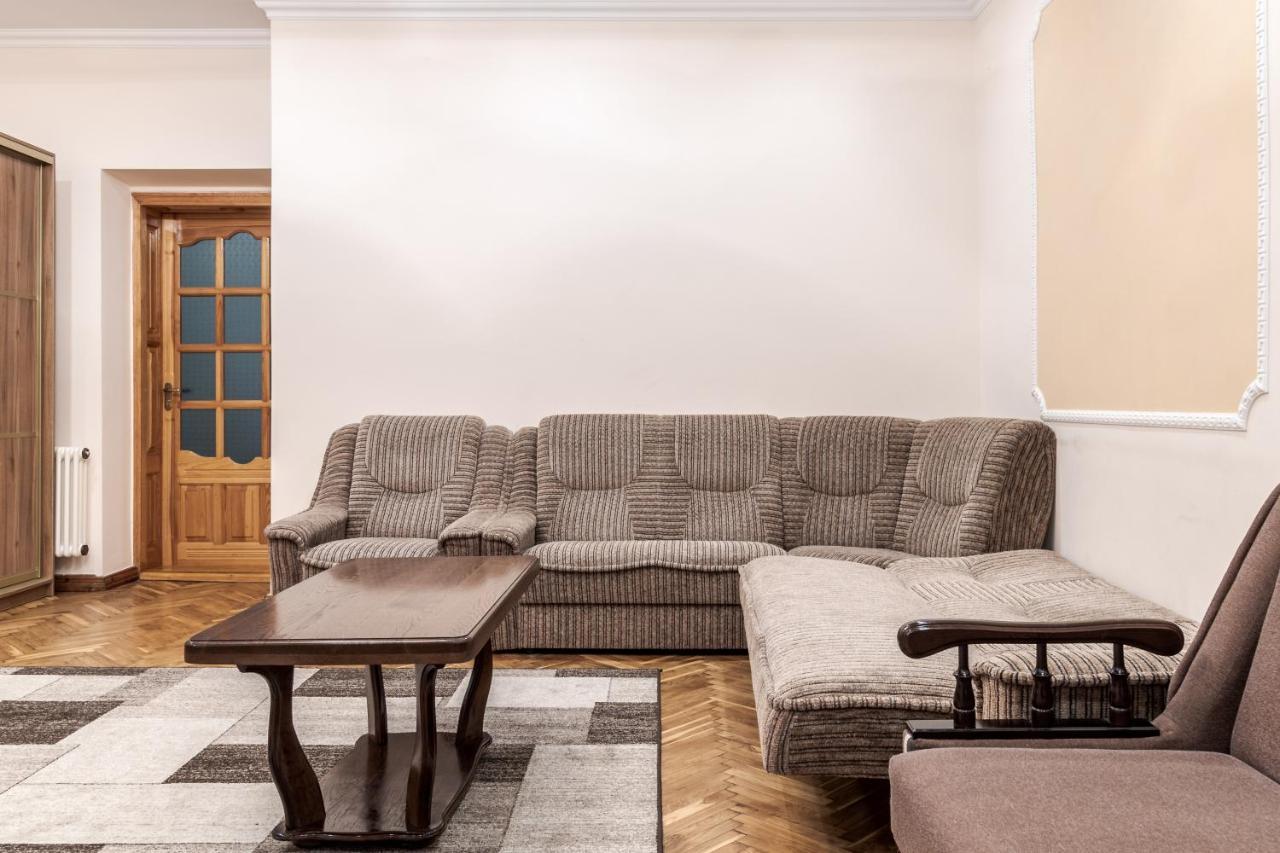Akademika Hnatyuka Apartment Lviv Exterior photo