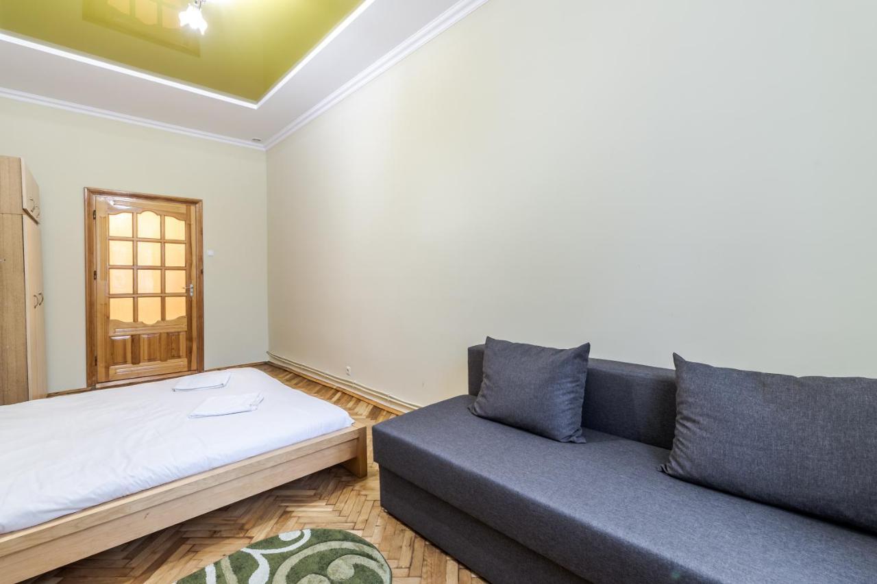 Akademika Hnatyuka Apartment Lviv Exterior photo