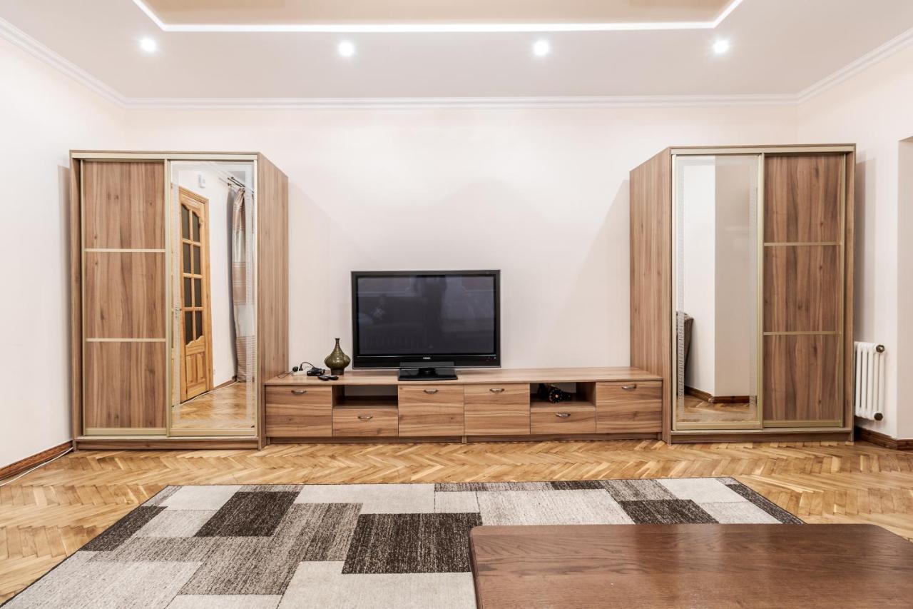 Akademika Hnatyuka Apartment Lviv Exterior photo