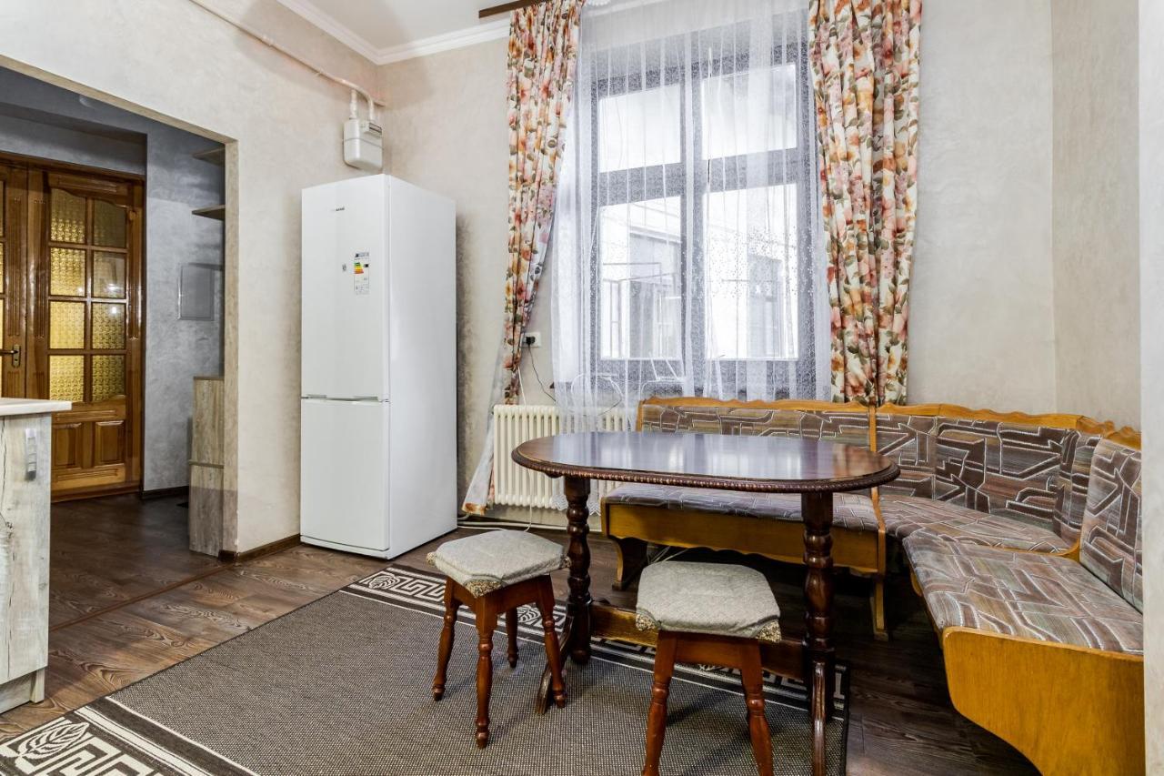 Akademika Hnatyuka Apartment Lviv Exterior photo