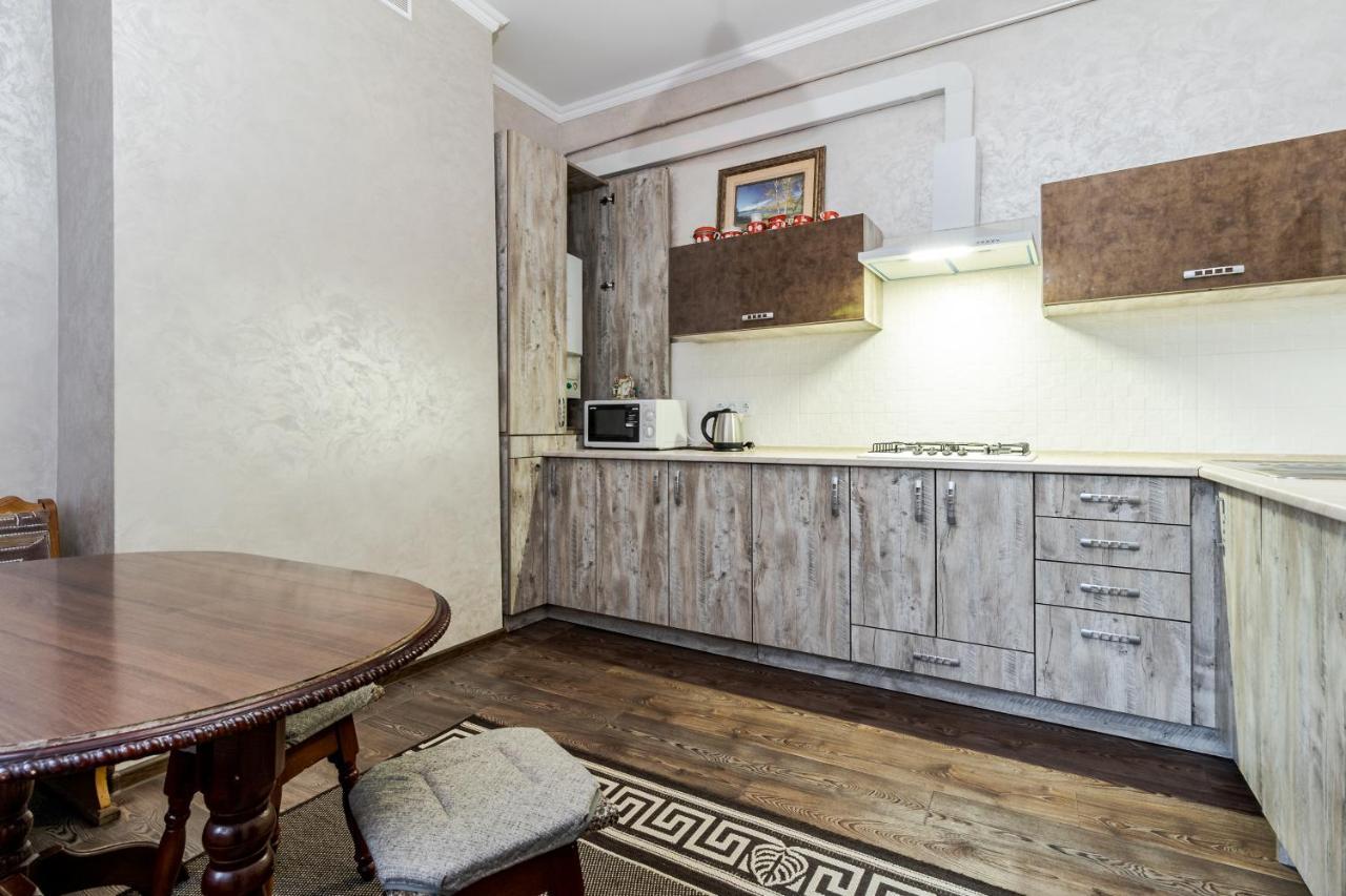 Akademika Hnatyuka Apartment Lviv Exterior photo