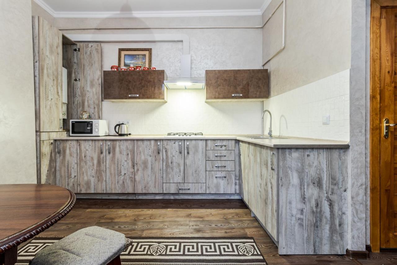 Akademika Hnatyuka Apartment Lviv Exterior photo