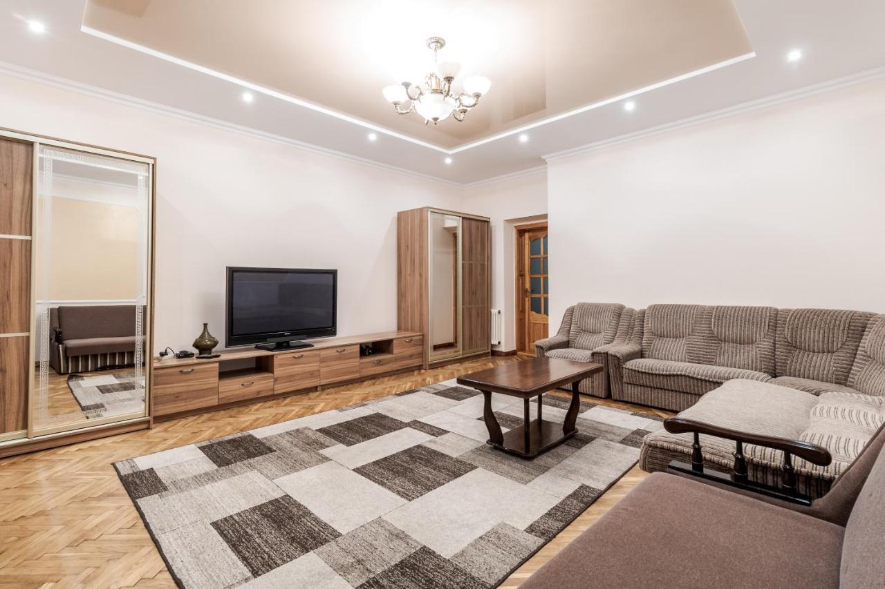 Akademika Hnatyuka Apartment Lviv Exterior photo