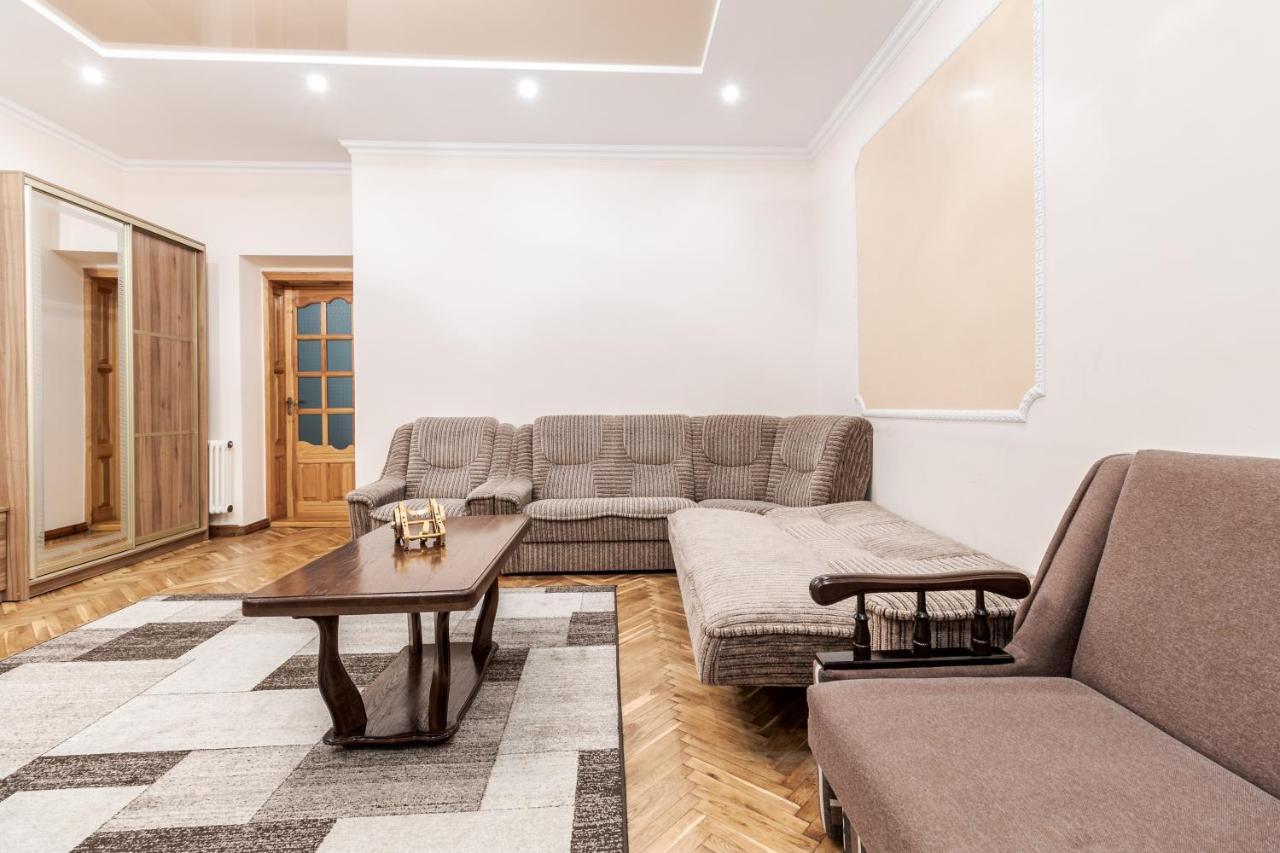 Akademika Hnatyuka Apartment Lviv Exterior photo