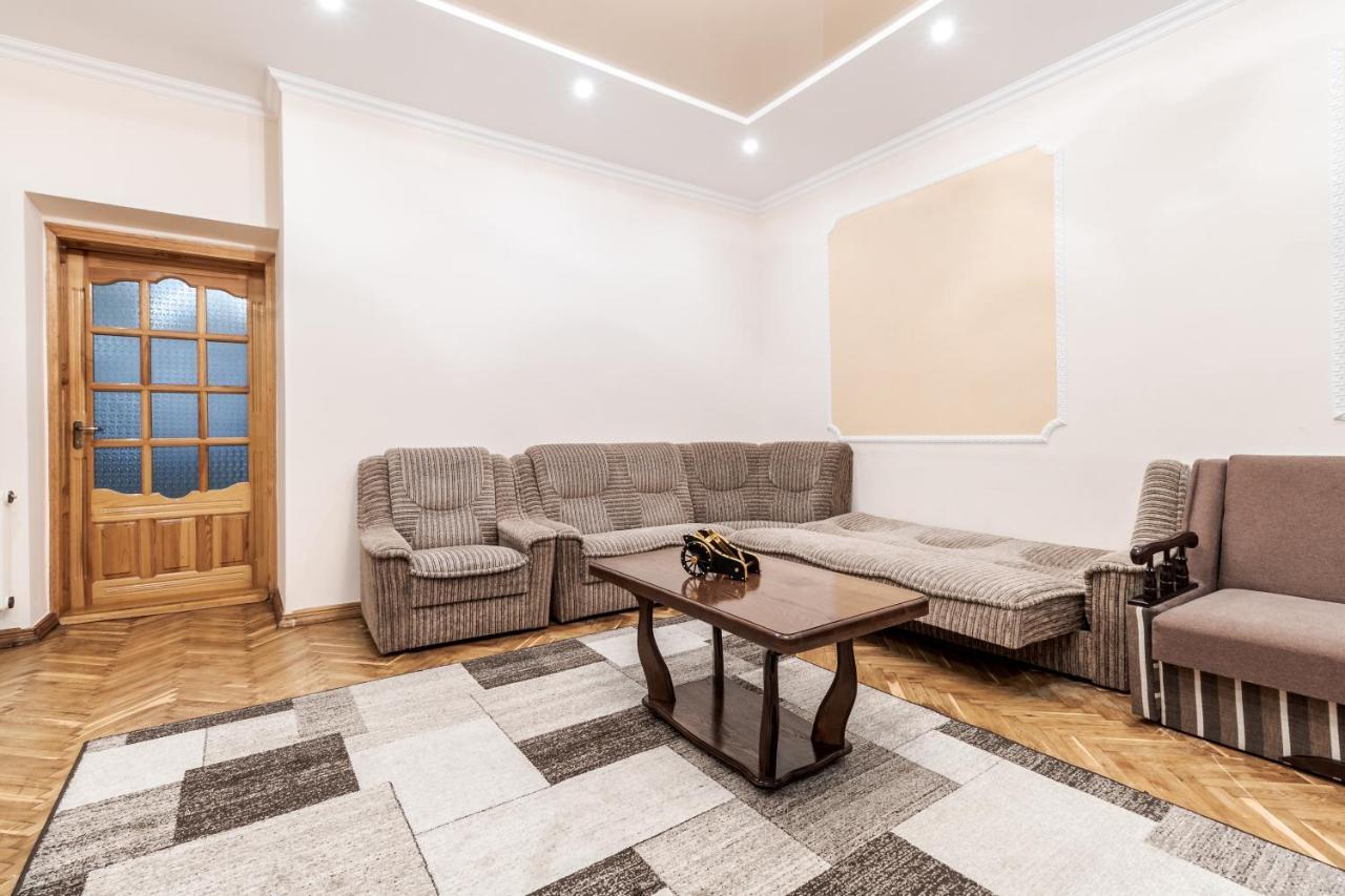 Akademika Hnatyuka Apartment Lviv Exterior photo